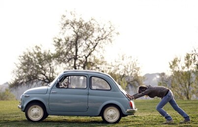 3 SUGGERIMENTI DA EFFETTUARE NEL CASO DI AUTO FERMA TEMPORANEAMENTE